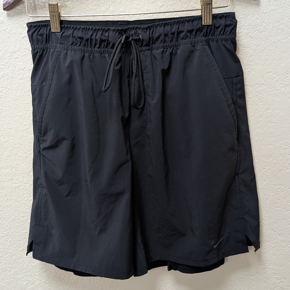 Black Nike Dri-Fit Performance lightweight quick dry Shorts Men’s. Size Small